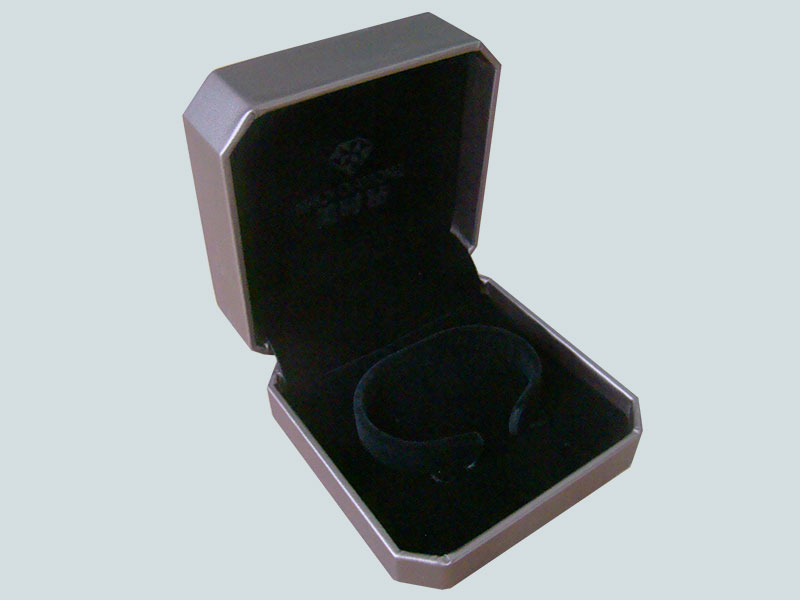 Leatherette  Pendant  Box
